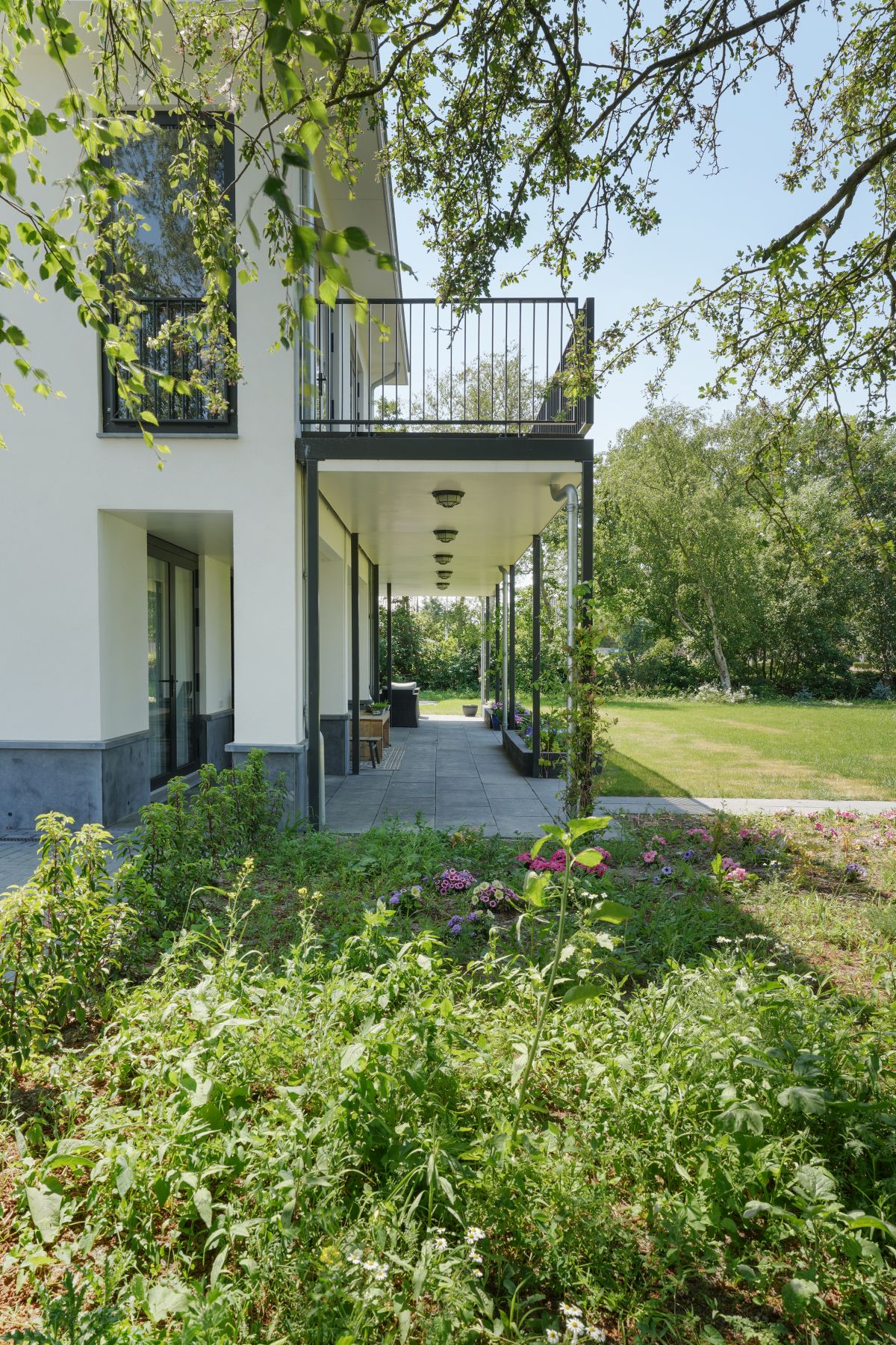 Moderne-dijkvilla-met-klassieke-elementen-in-Berkel-staand02