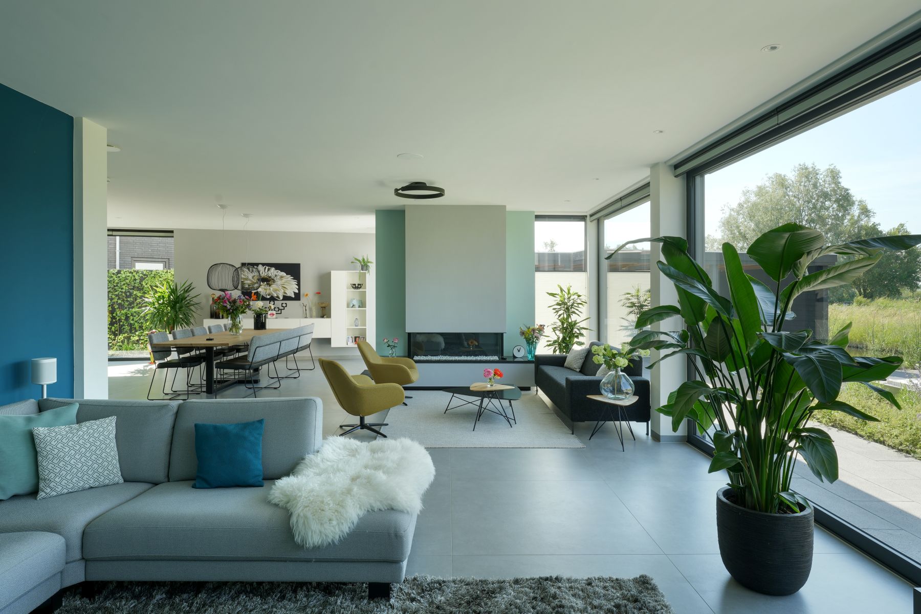 Moderne-kubistische-woning-op-een-kavel-aan-het-water-in-Pijnacker01