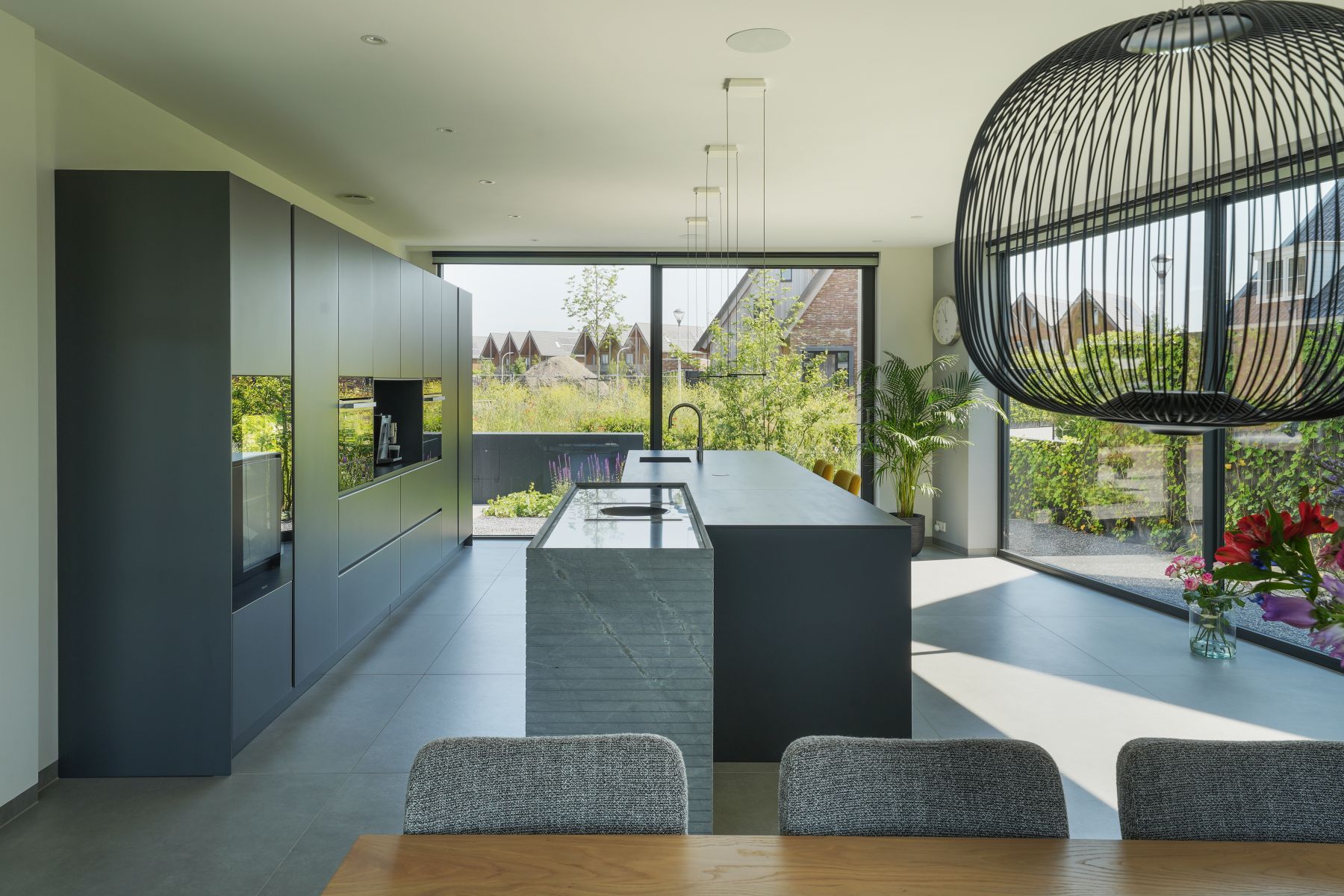 Moderne-kubistische-woning-op-een-kavel-aan-het-water-in-Pijnacker09