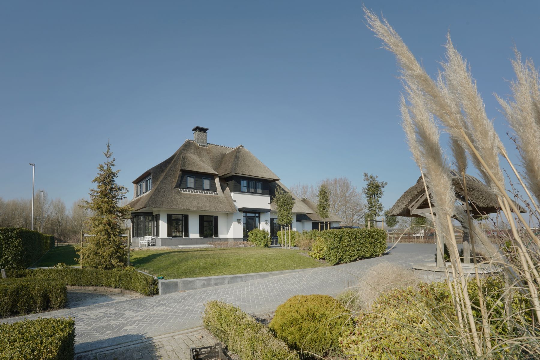 Rietgedekte-villa-Katwijkerlaan-Pijnacker01