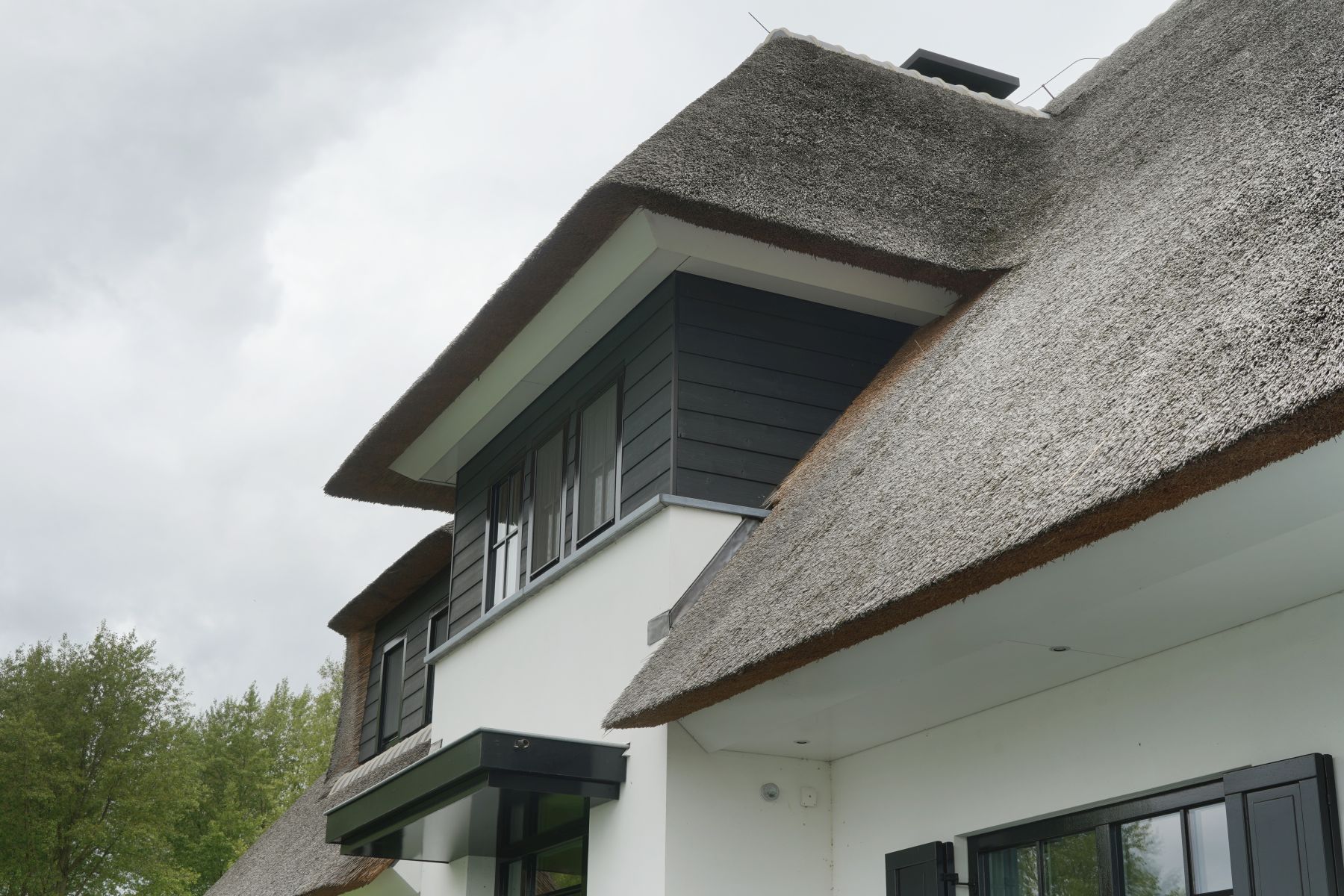 Rietgedekte-villa-Katwijkerlaan-Pijnacker06